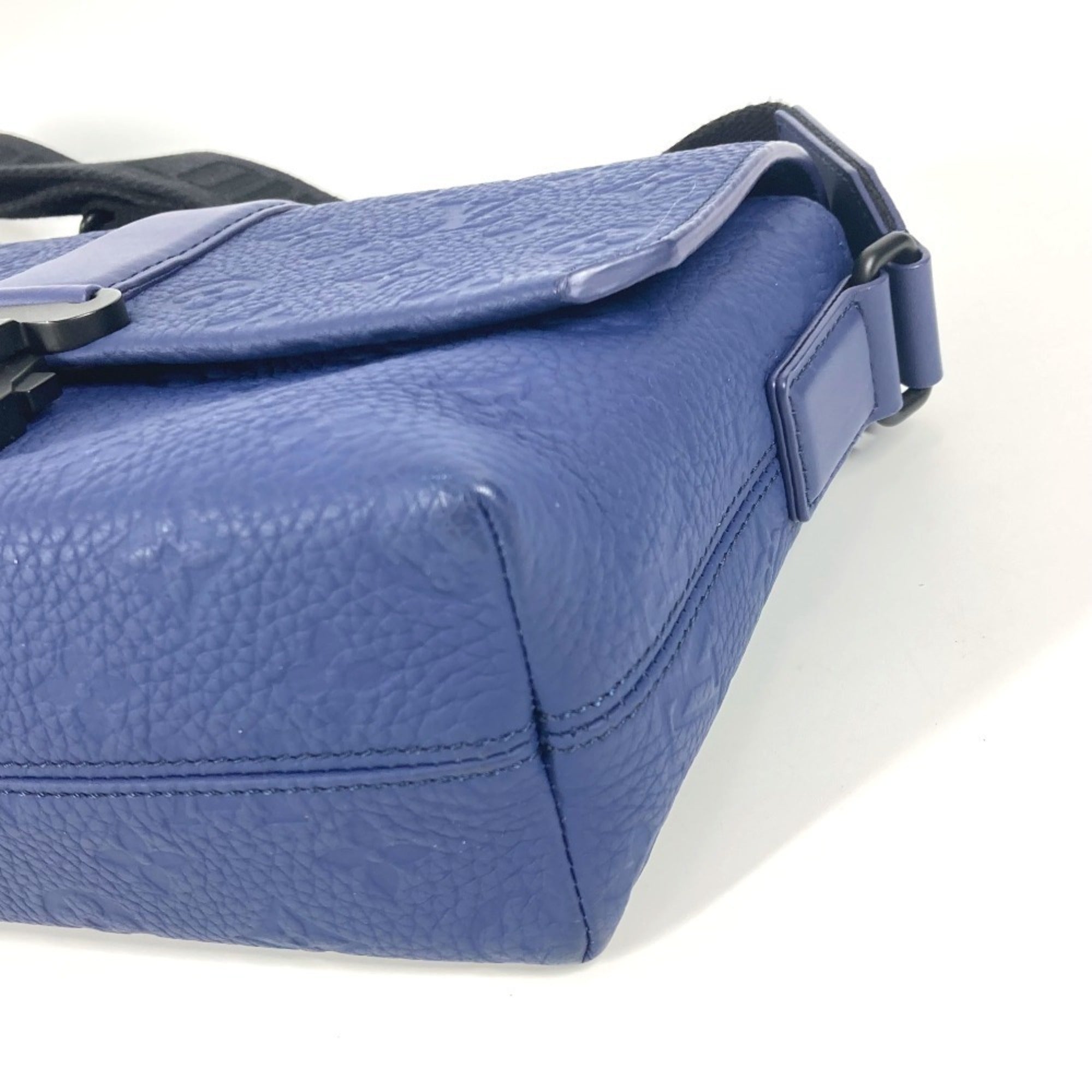 Louis Vuitton Blue Leather Shoulder Bag (Pre-Owned)