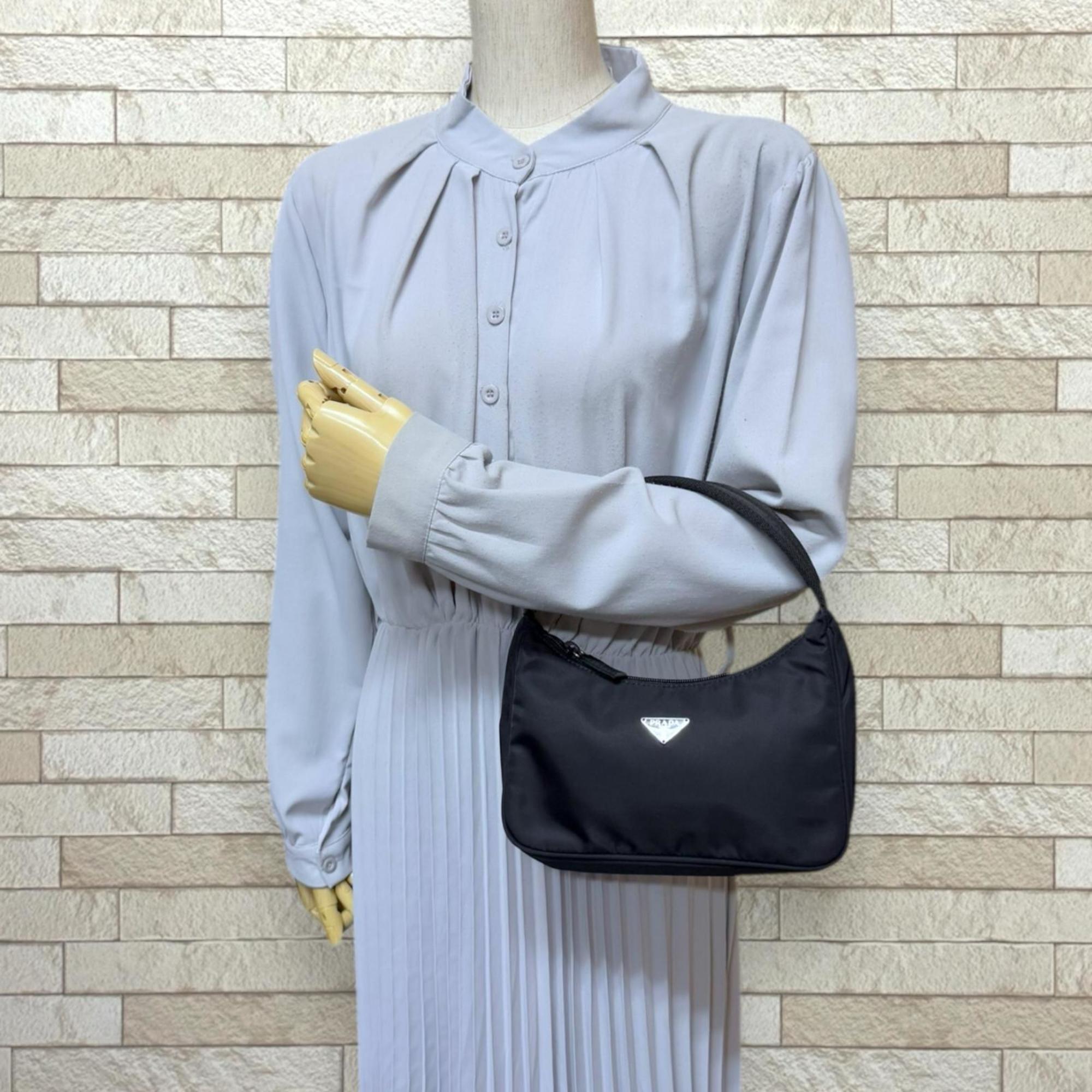 Prada Black Nero Nylon Handbag (Pre-Owned)