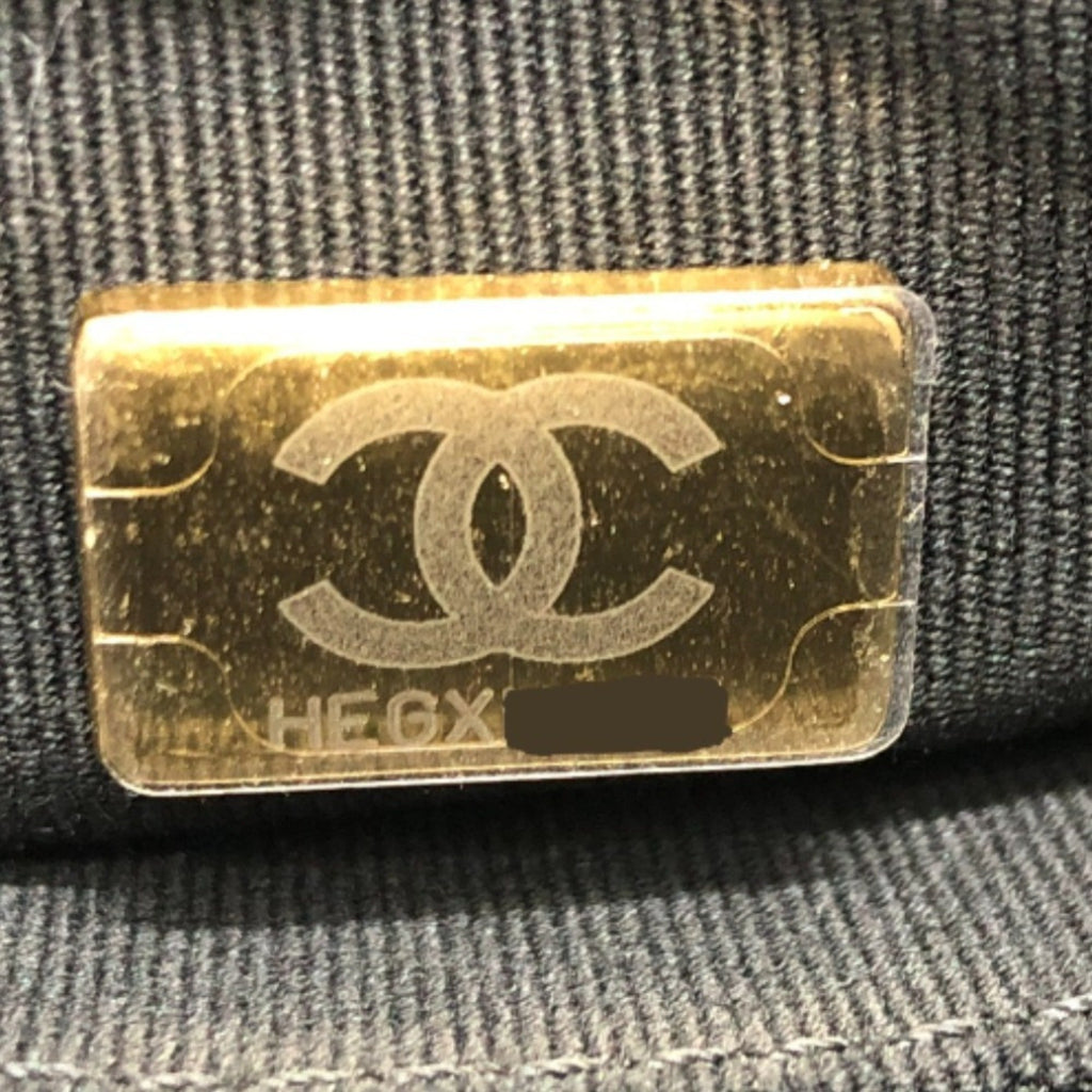 Chanel Black Leather Shoulder Bag (Pre-Owned)