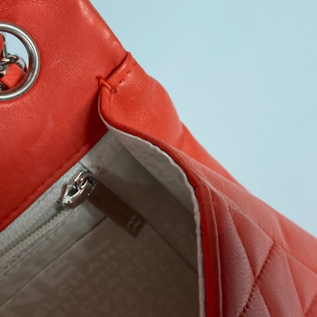 Chanel Red Color Leather Shoulder Bag (Pre-Owned)