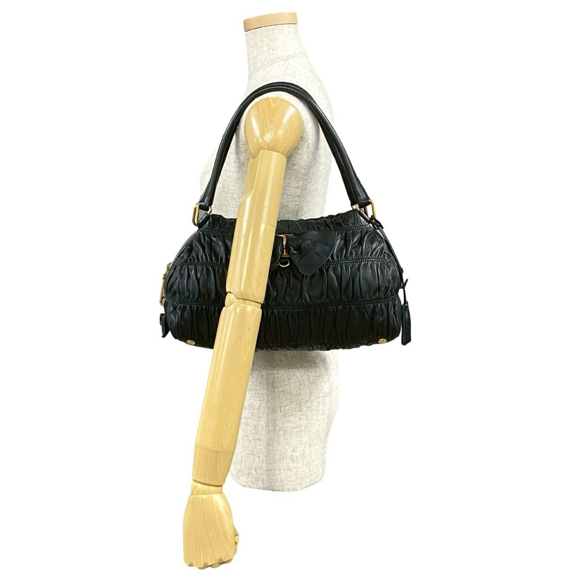Prada Black Leather Handbag (Pre-Owned)