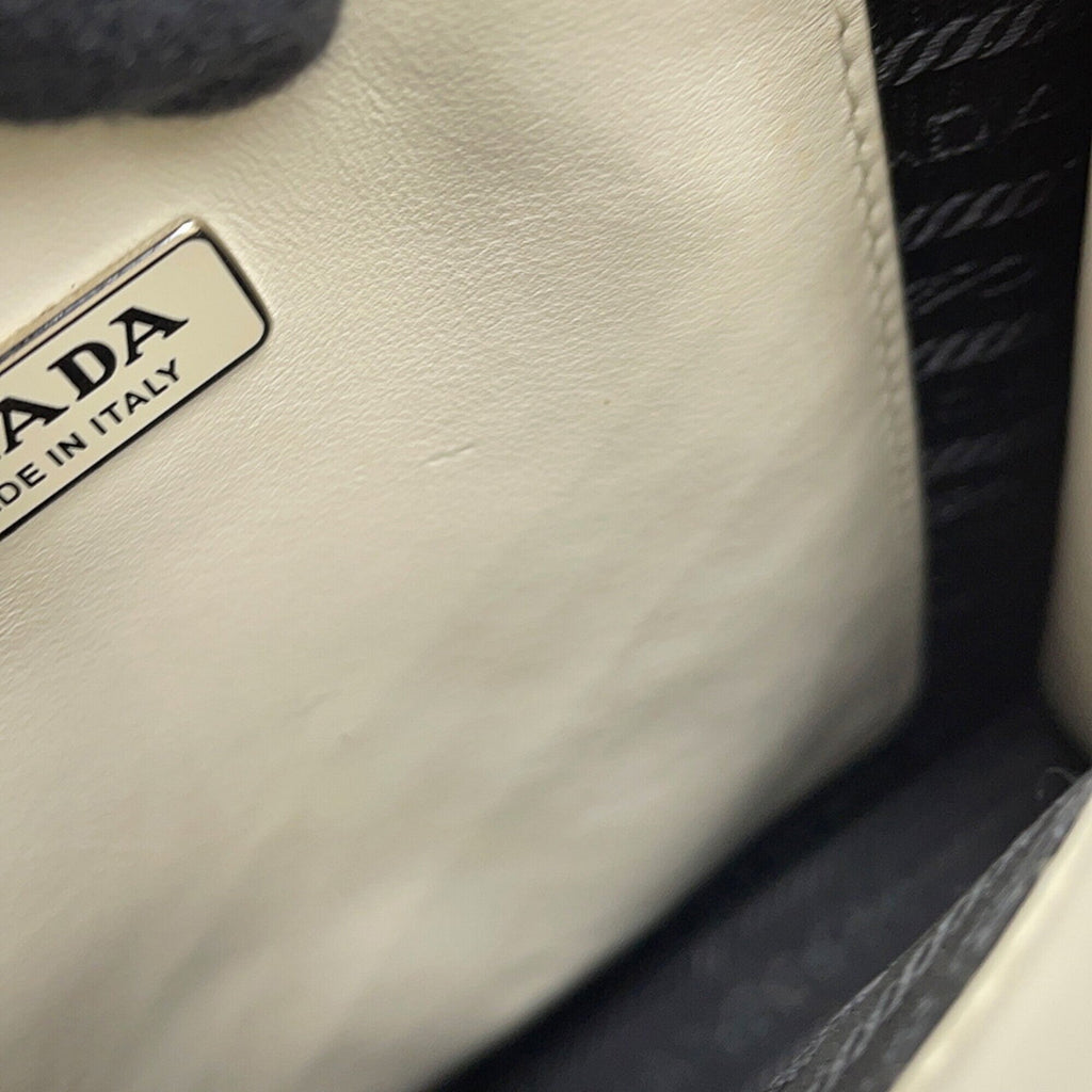 Prada White Leather Handbag Shoulder Bag (Pre-Owned)