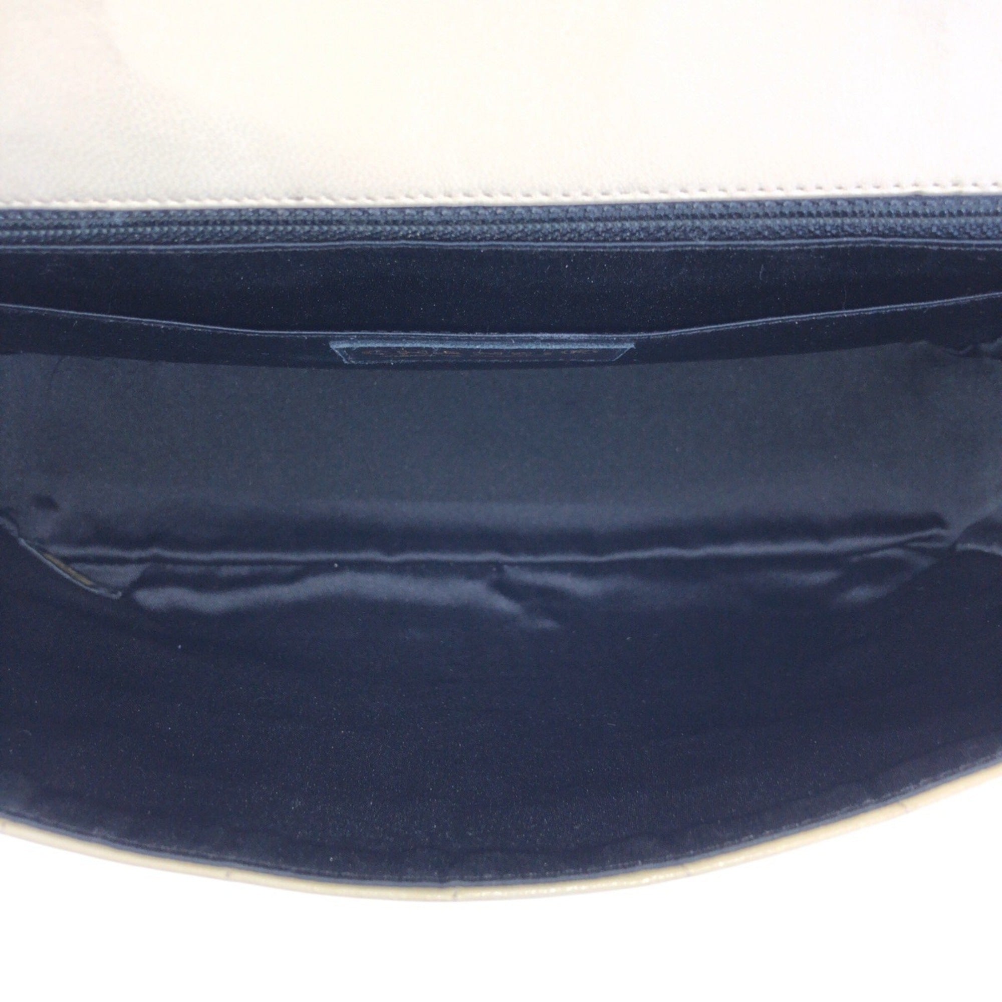 Chanel Black Off-White Leather Messenger Bag Shoulder Bag (Pre-Owned)