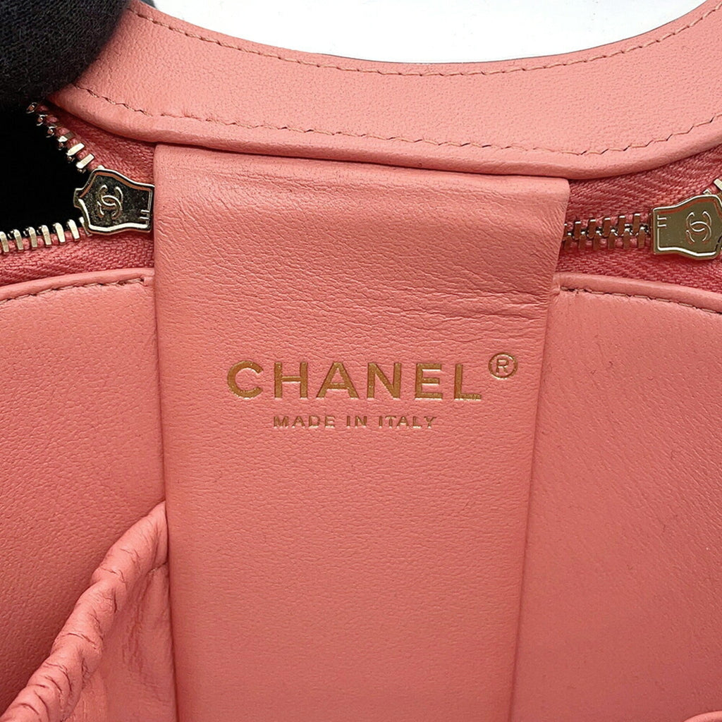 Chanel Pink Leather Shoulder Bag (Pre-Owned)