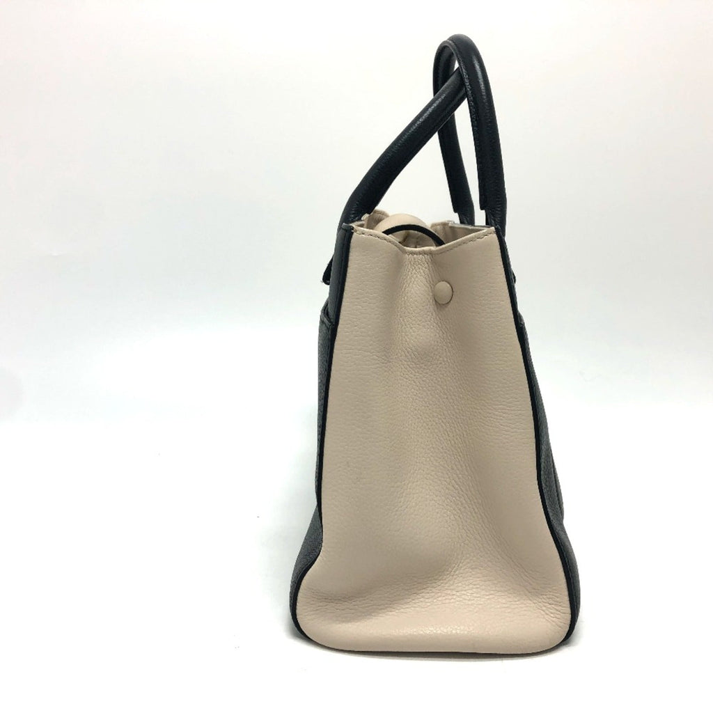 Chanel Black Leather Shoulder Bag (Pre-Owned)