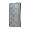 Louis Vuitton Silver Taiga Leather Leather Long Wallet (Bi-Fold) (Pre-Owned)
