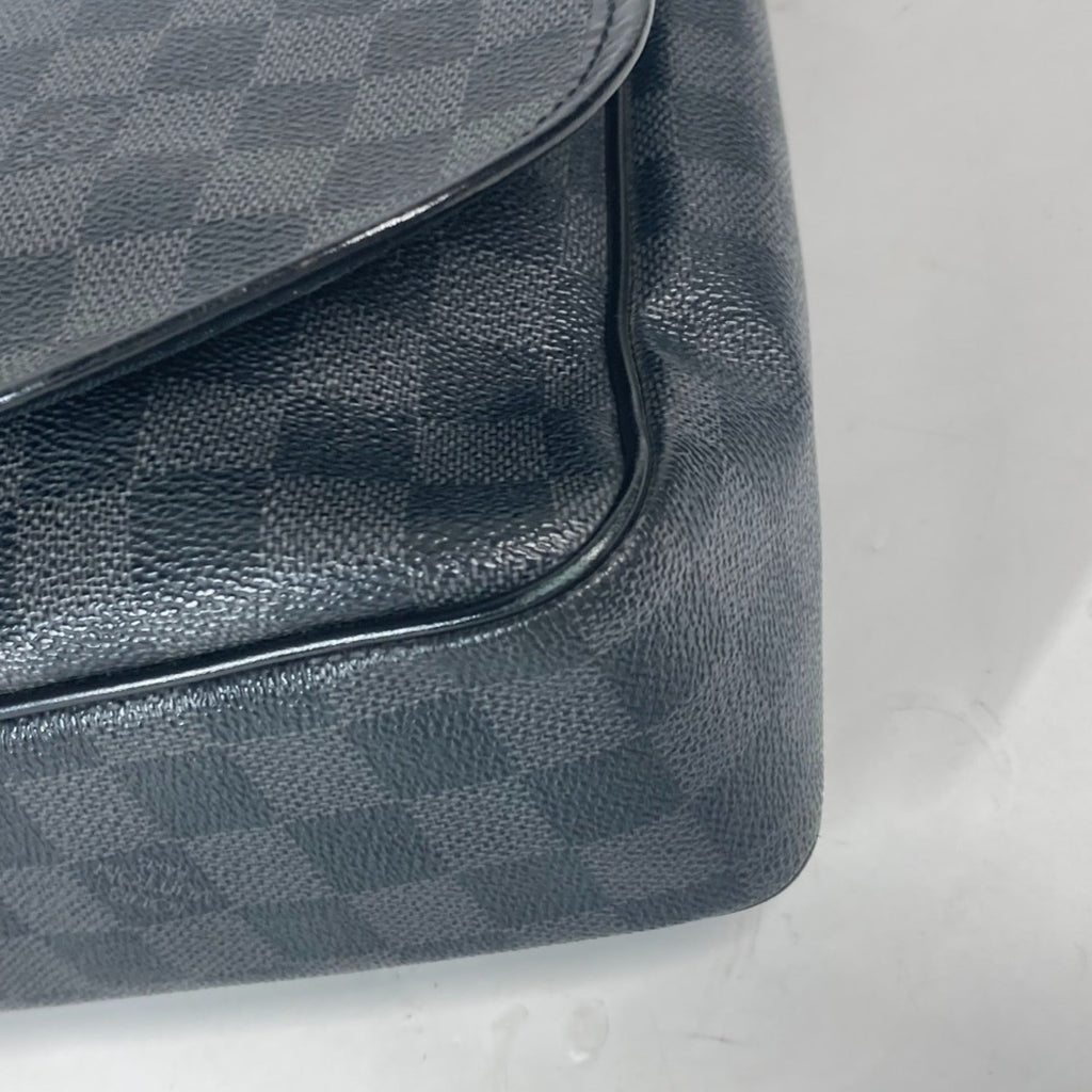 Louis Vuitton Black Damier Graphite Messenger Bag Shoulder Bag (Pre-Owned)