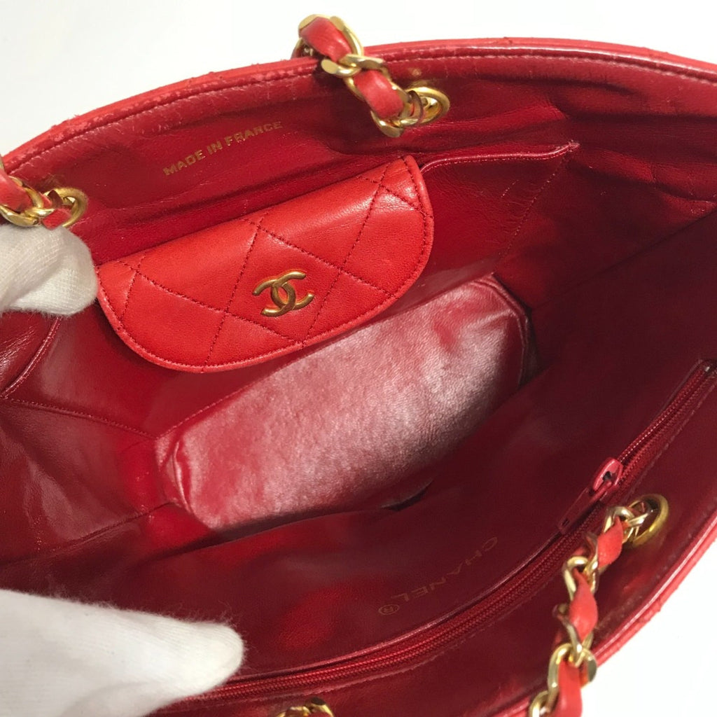 Chanel Red Leather Shoulder Bag (Pre-Owned)