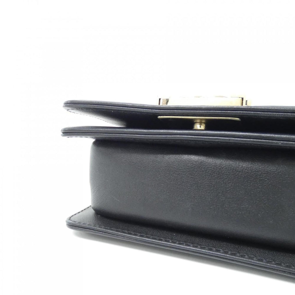Chanel Boy Chanel Black Leather Shoulder Bag (Pre-Owned)