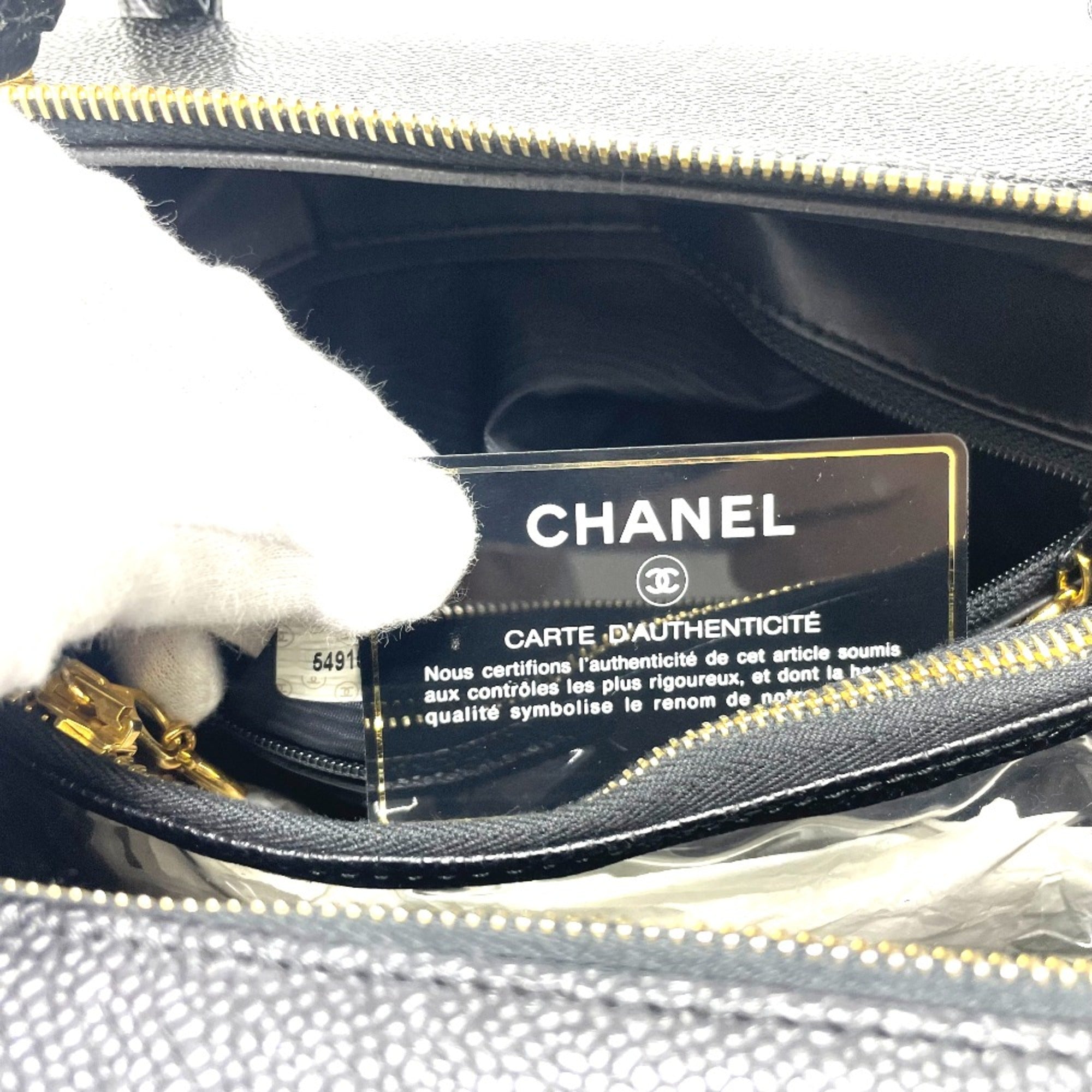 Chanel Black Leather Handbag (Pre-Owned)