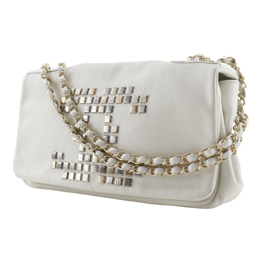 Chanel White Leather Shoulder Bag (Pre-Owned)