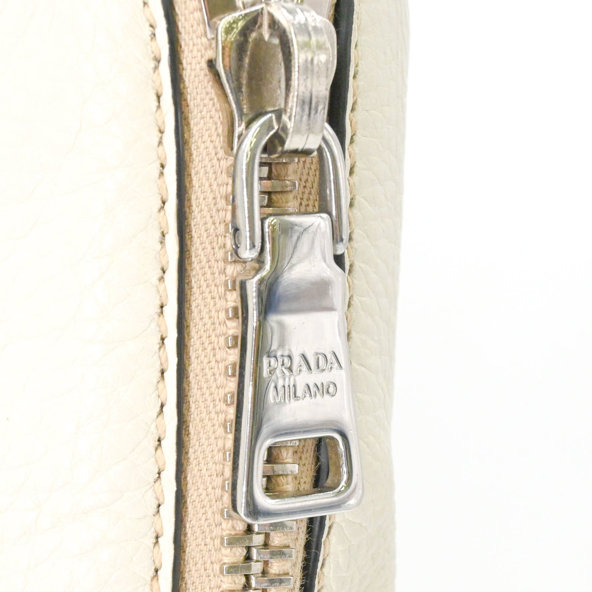Prada White Leather Shoulder Bag Tote Bag (Pre-Owned)