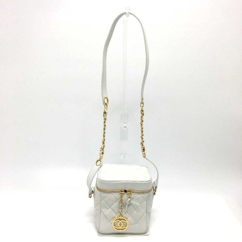 Chanel White Leather Shoulder Bag (Pre-Owned)