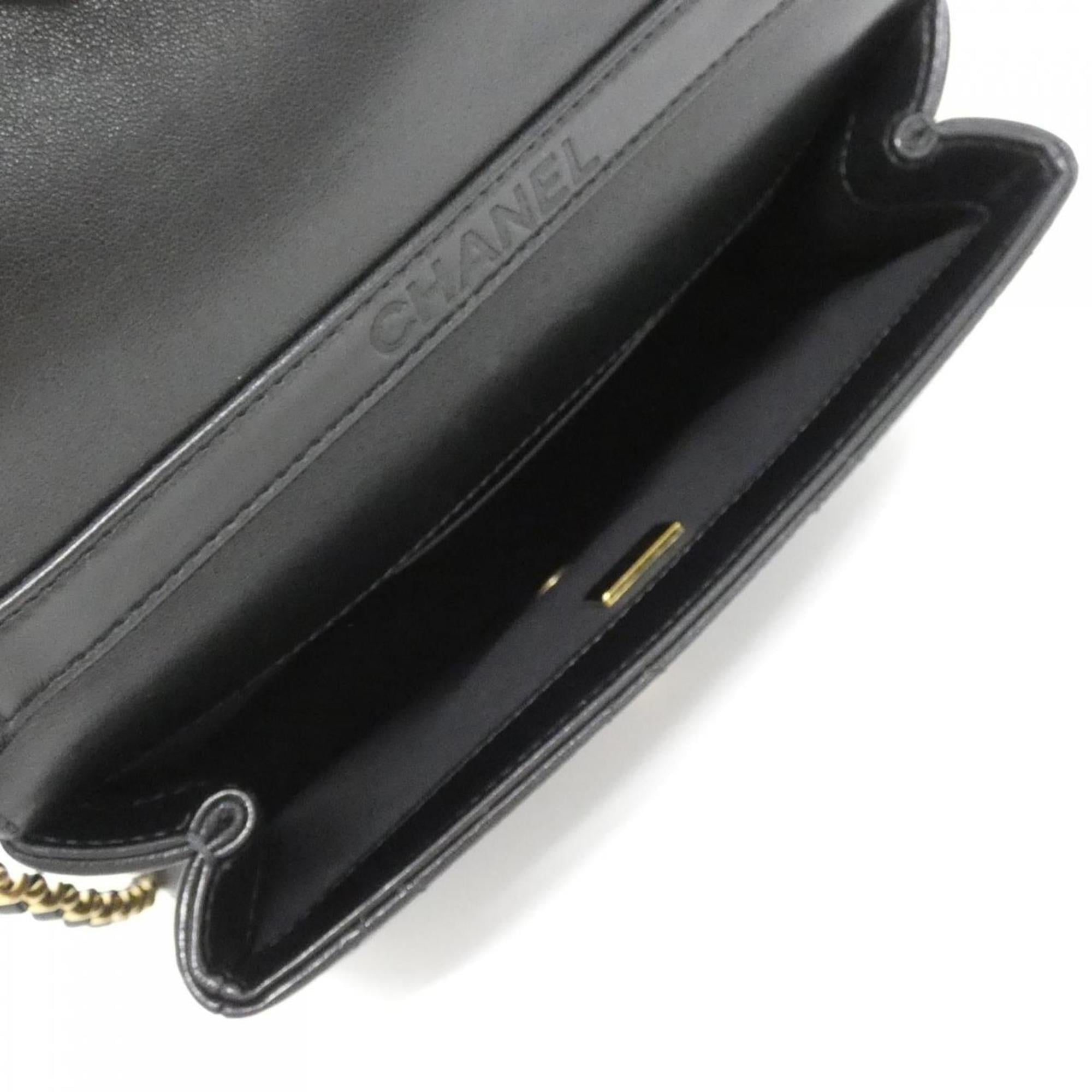 Chanel Black Leather Handbag (Pre-Owned)