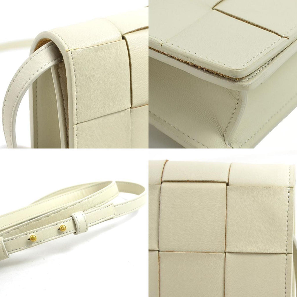 Bottega Veneta Ivory Leather Shoulder Bag (Pre-Owned)