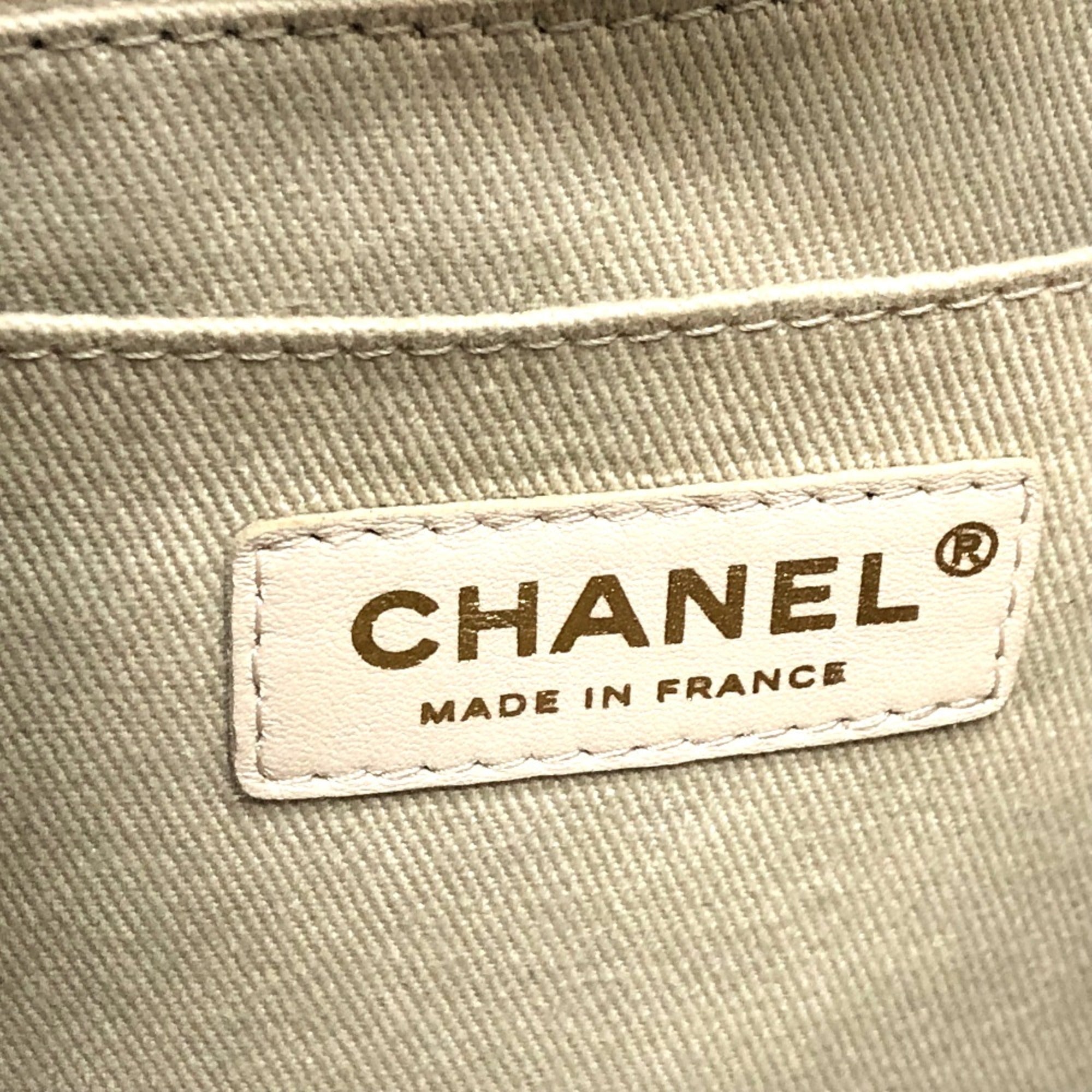 Chanel Black Leather Shoulder Bag (Pre-Owned)