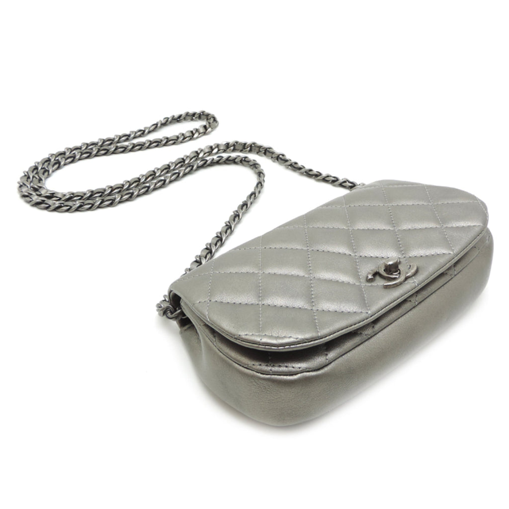 Chanel Matelasse Silver Leather Shoulder Bag (Pre-Owned)