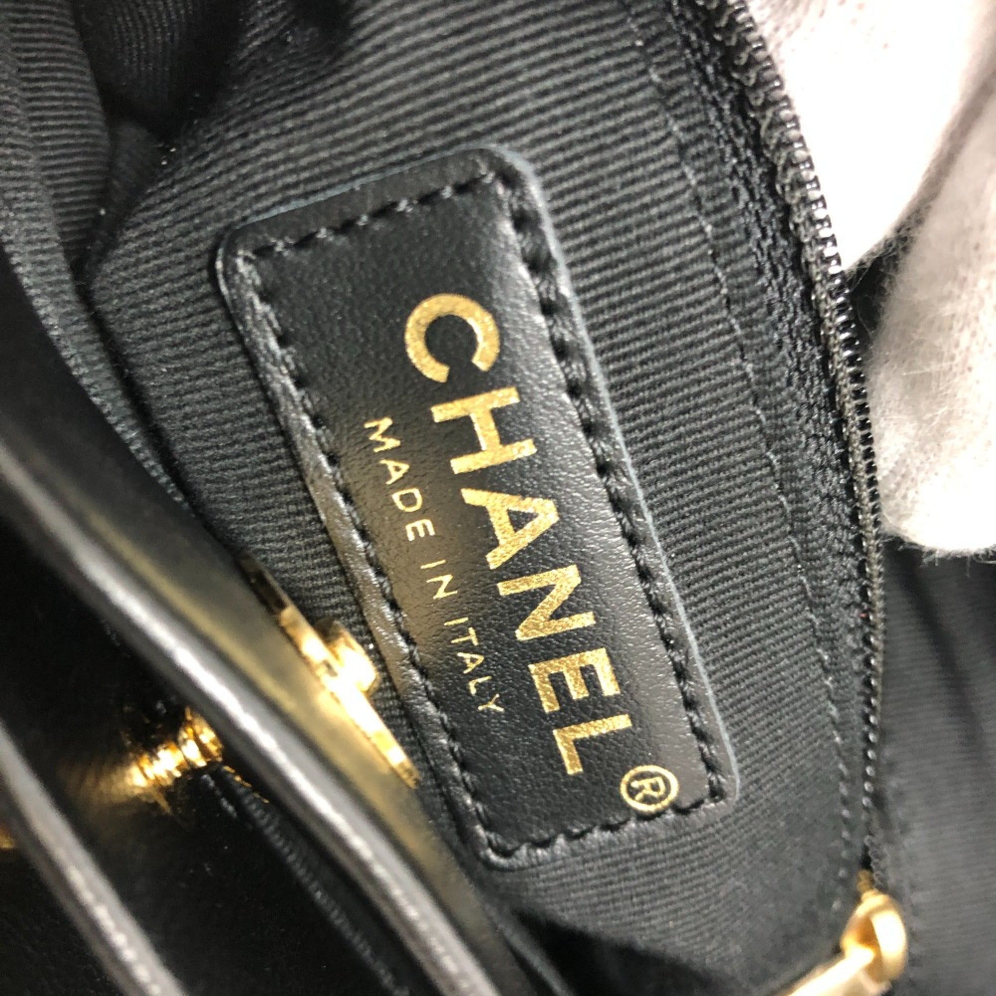 Chanel Black Leather Shoulder Bag (Pre-Owned)