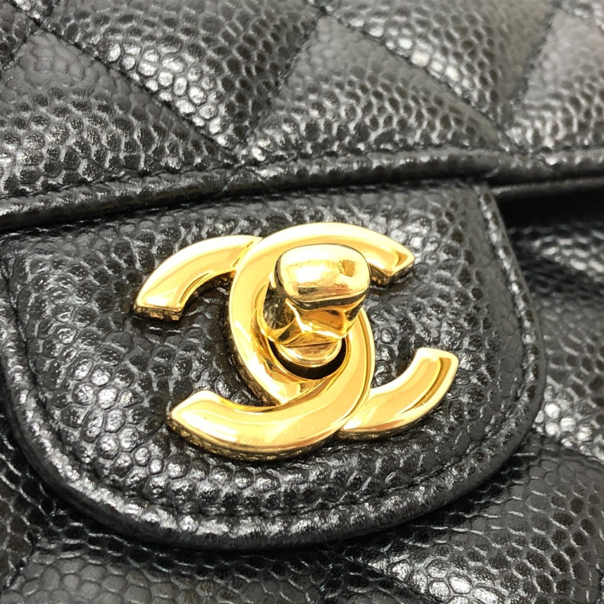 Chanel Black Leather Shoulder Bag (Pre-Owned)