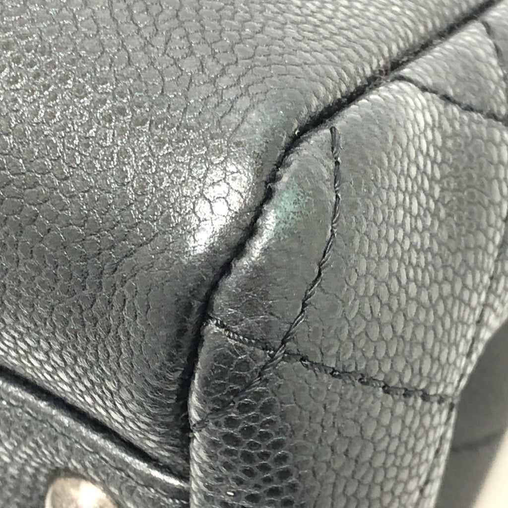 Chanel Black Leather Shoulder Bag (Pre-Owned)