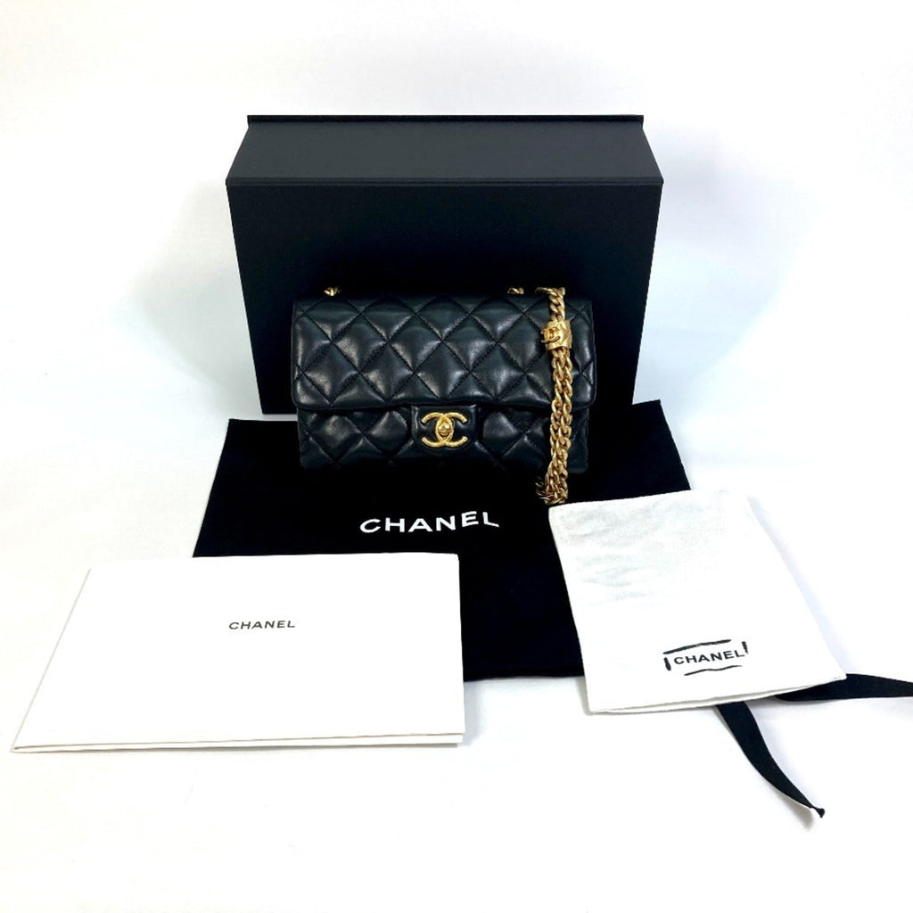 Chanel Black Leather Shoulder Bag (Pre-Owned)