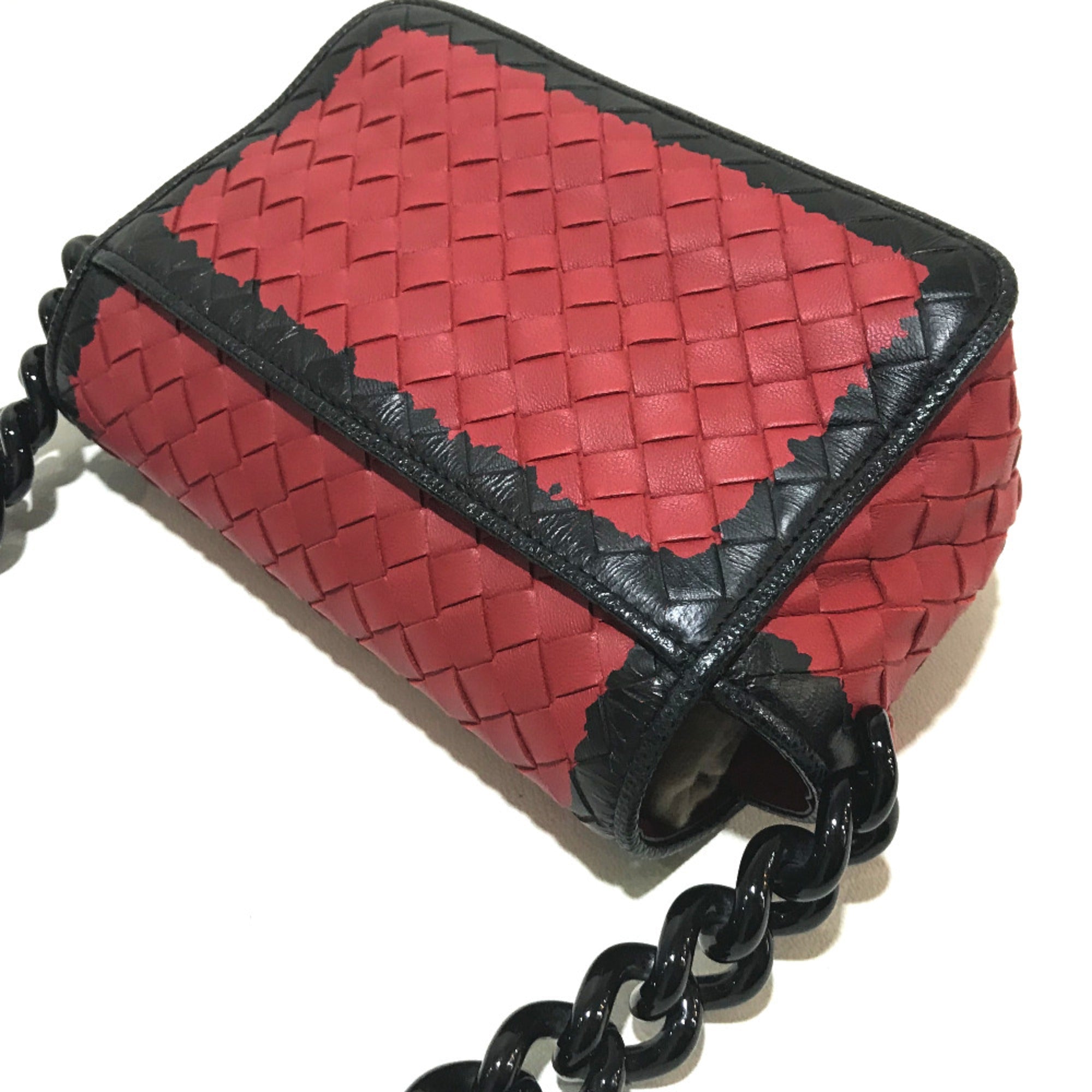 Bottega Veneta Red Leather Shoulder Bag (Pre-Owned)