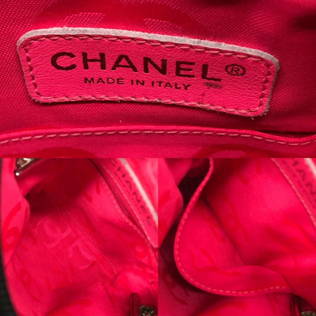 Chanel Black Leather Pochette Shoulder Bag (Pre-Owned)