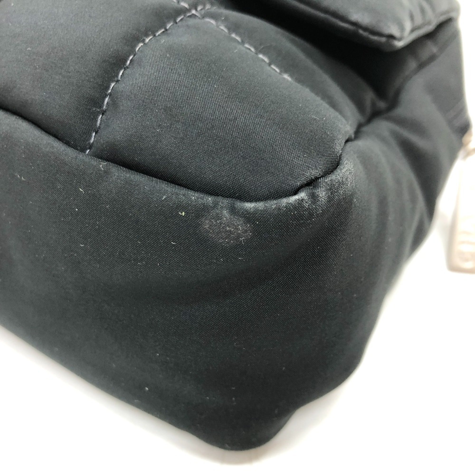 Chanel Black Cloth Shoulder Bag (Pre-Owned)