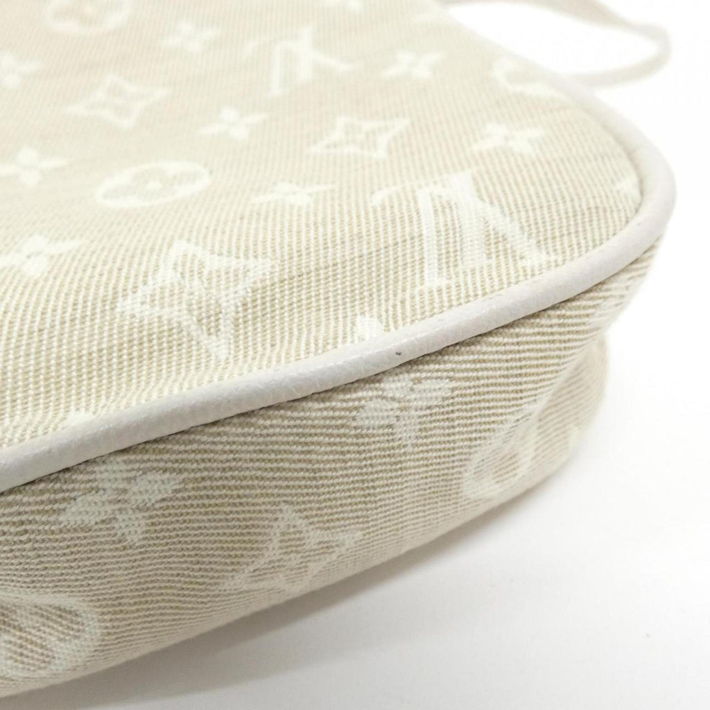 Louis Vuitton Ivory Canvas Handbag Pochette (Pre-Owned)