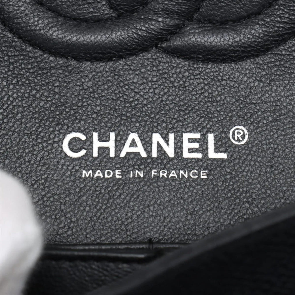Chanel Matelasse Black Leather Shoulder Bag (Pre-Owned)