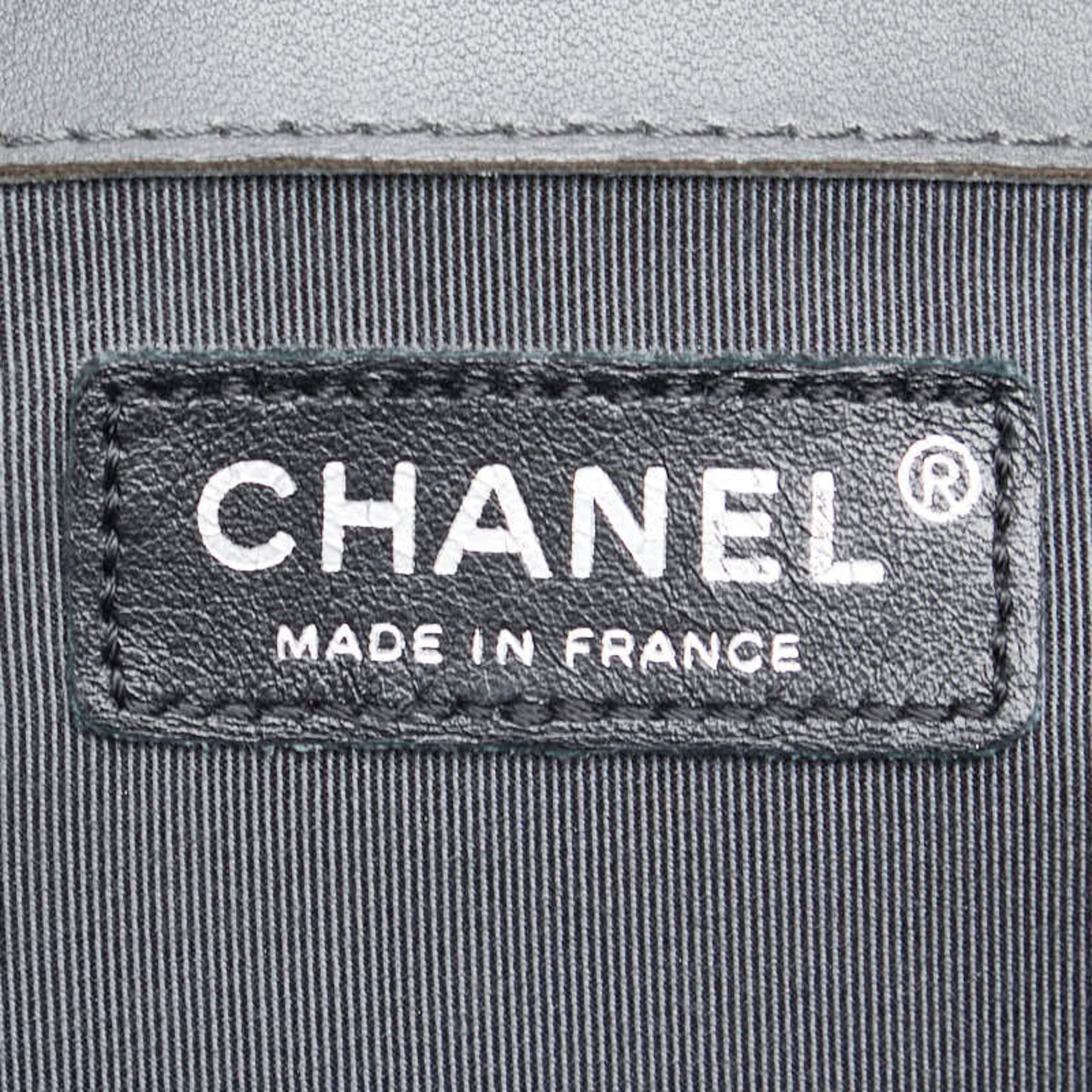 Chanel Gray Leather Shoulder Bag (Pre-Owned)