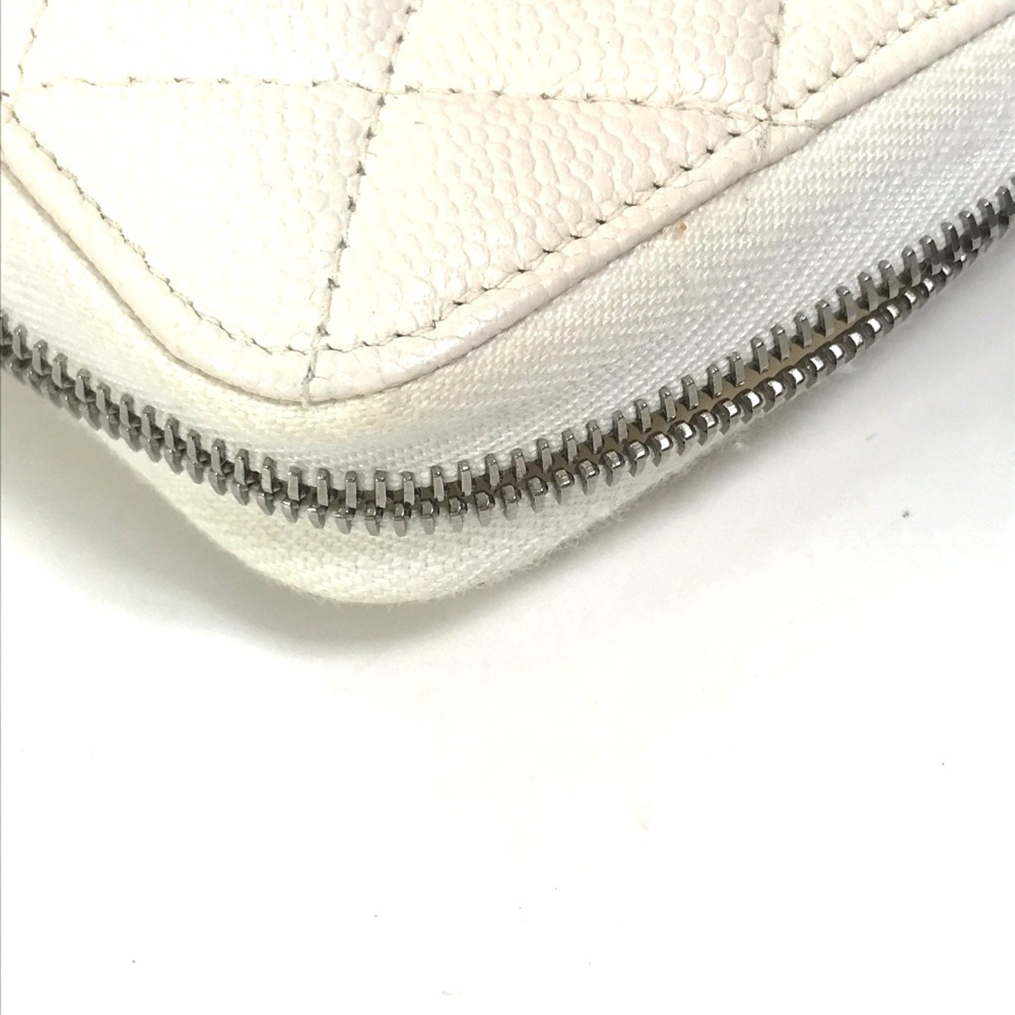 Chanel White Leather Long Wallet (Bi-Fold) (Pre-Owned)