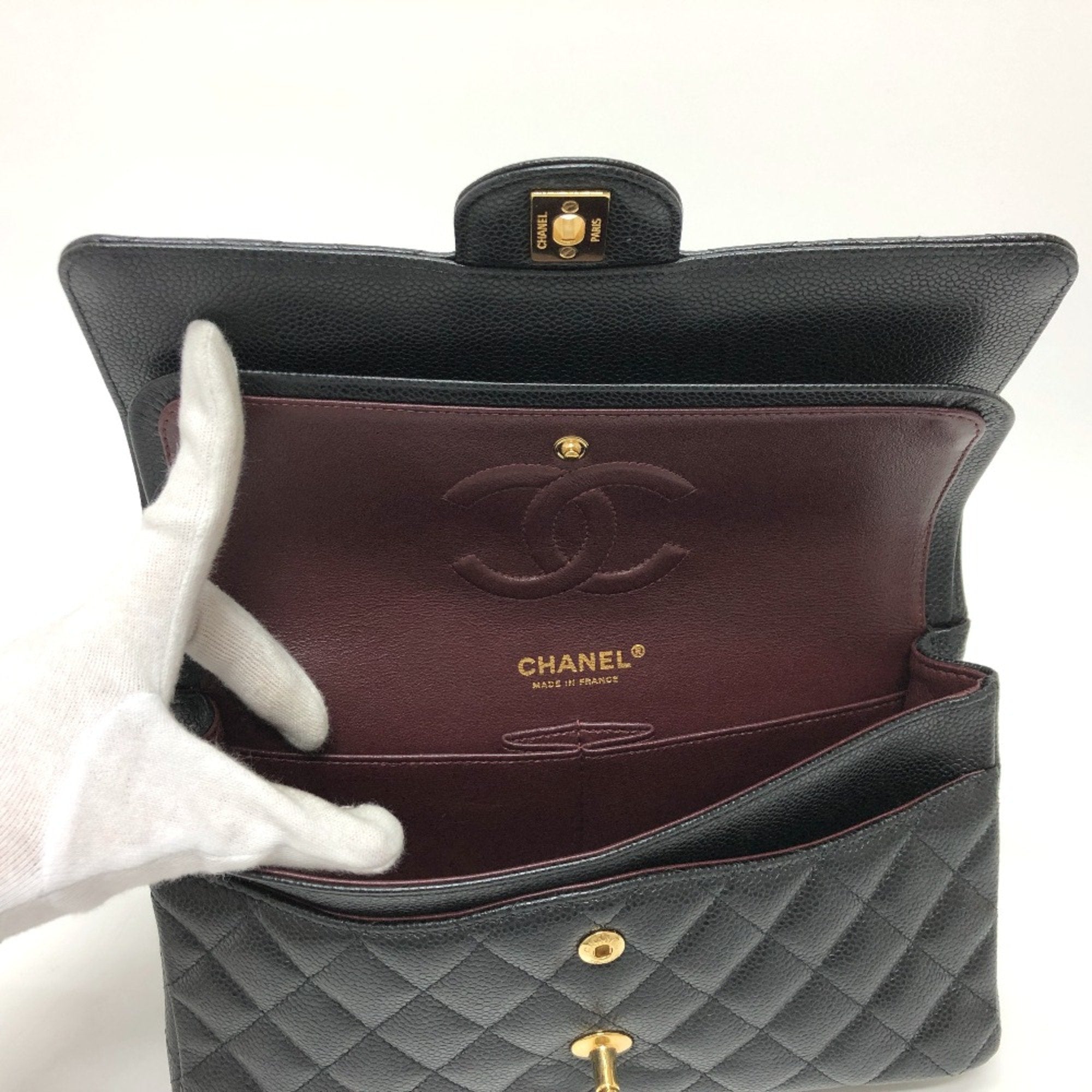 Chanel Black Leather Shoulder Bag (Pre-Owned)