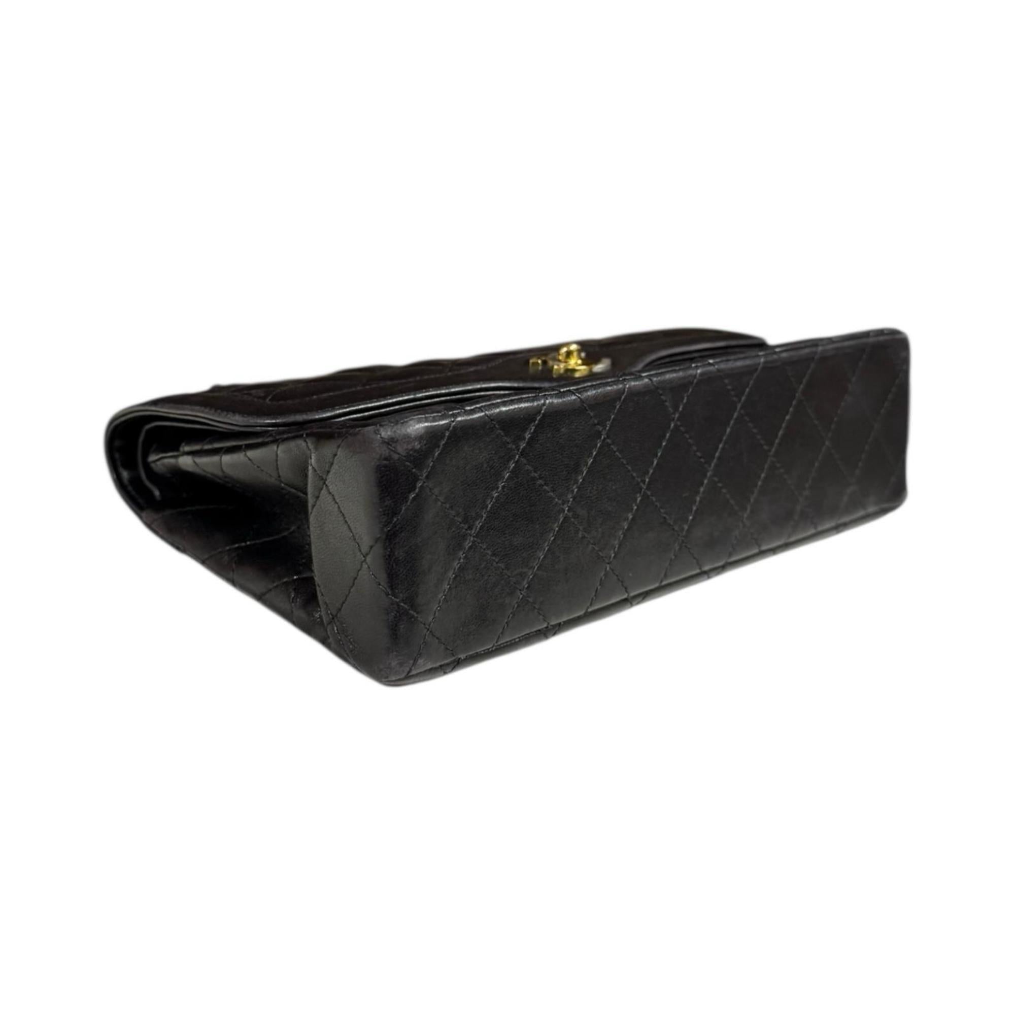 Chanel Black Leather Shoulder Bag (Pre-Owned)