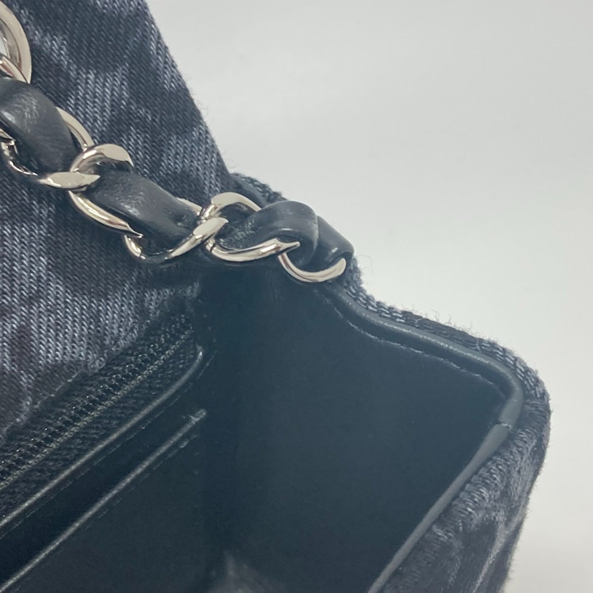Chanel Black Denim Shoulder Bag (Pre-Owned)