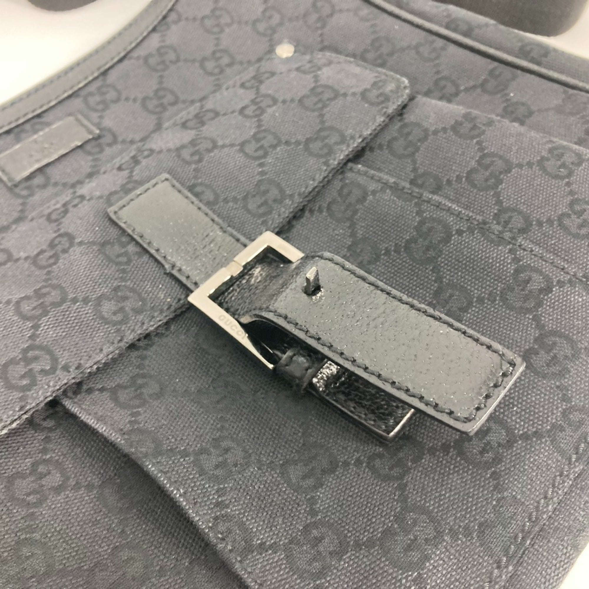 Gucci Black Gg Canvas Shoulder Bag (Pre-Owned)