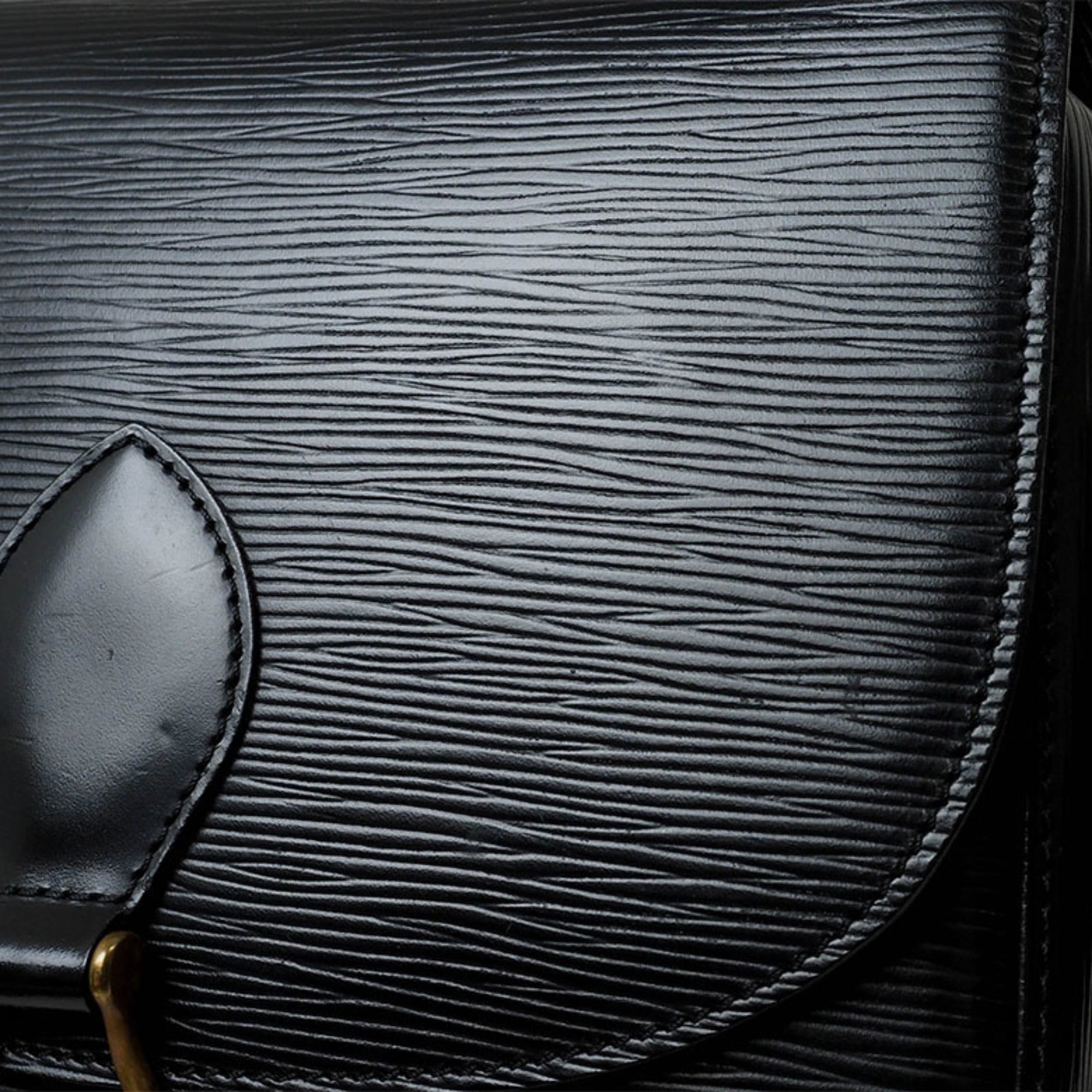Louis Vuitton Black Epi Leather Pochette Shoulder Bag (Pre-Owned)