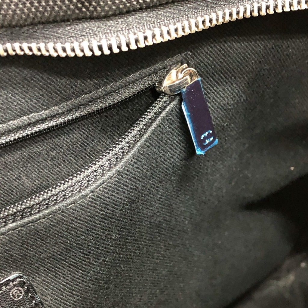 Chanel Black Cloth Shoulder Bag (Pre-Owned)