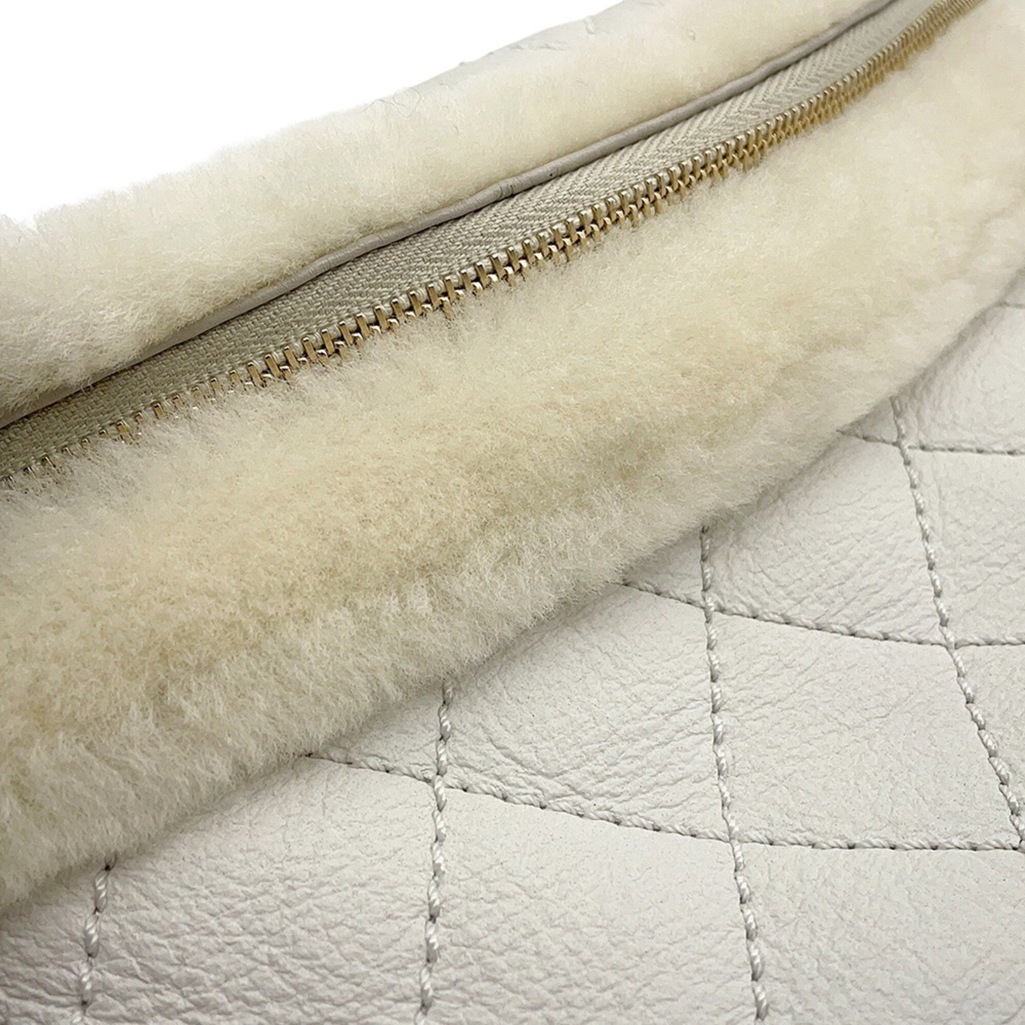 Chanel Matelasse Ivory White Leather Sling Bag (Pre-Owned)