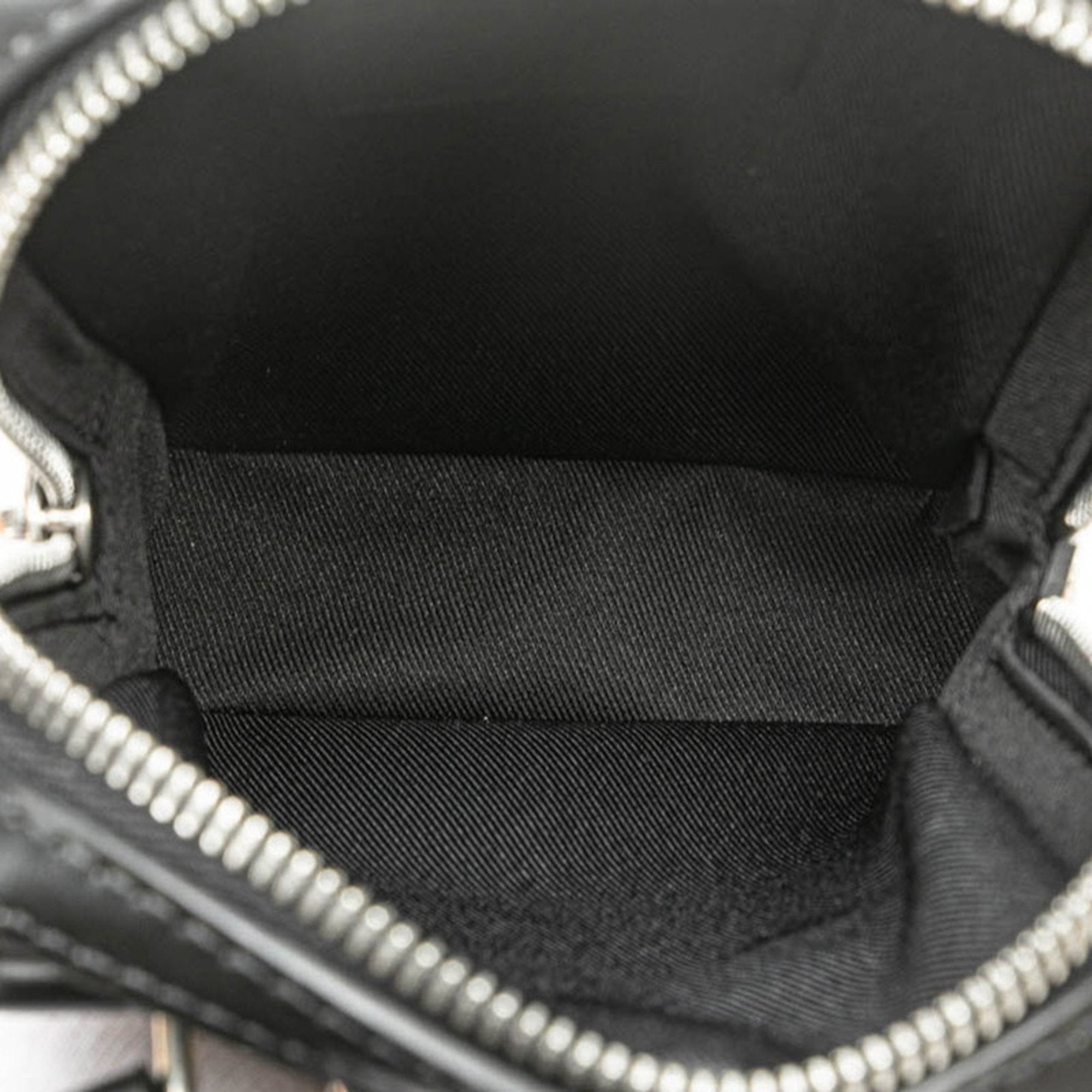 Louis Vuitton Black Leather Shoulder Bag (Pre-Owned)