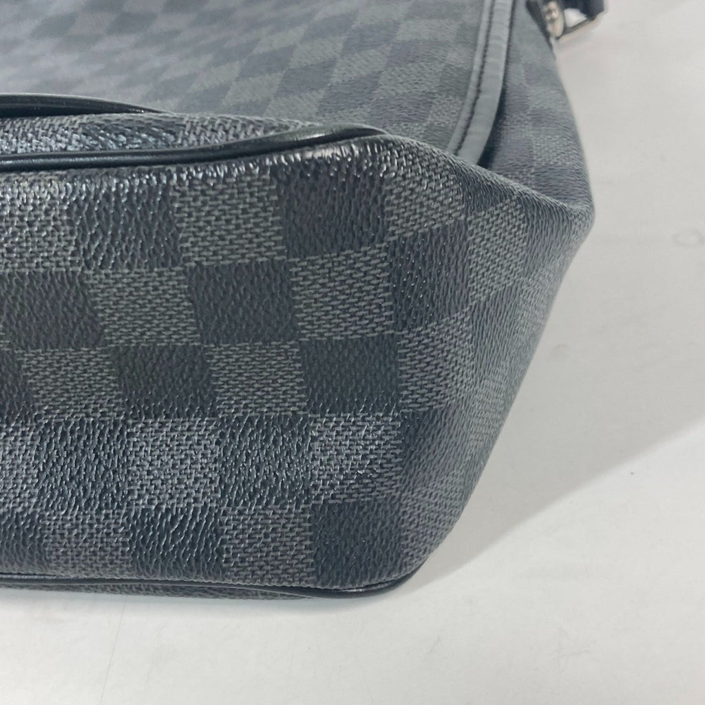 Louis Vuitton Black Damier Graphite Messenger Bag Shoulder Bag (Pre-Owned)