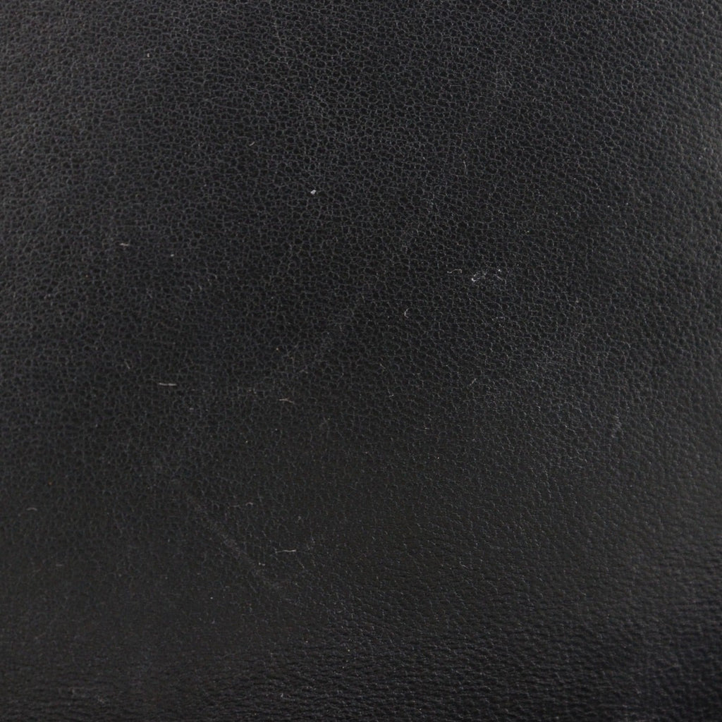 Chanel Black Leather Shoulder Bag (Pre-Owned)