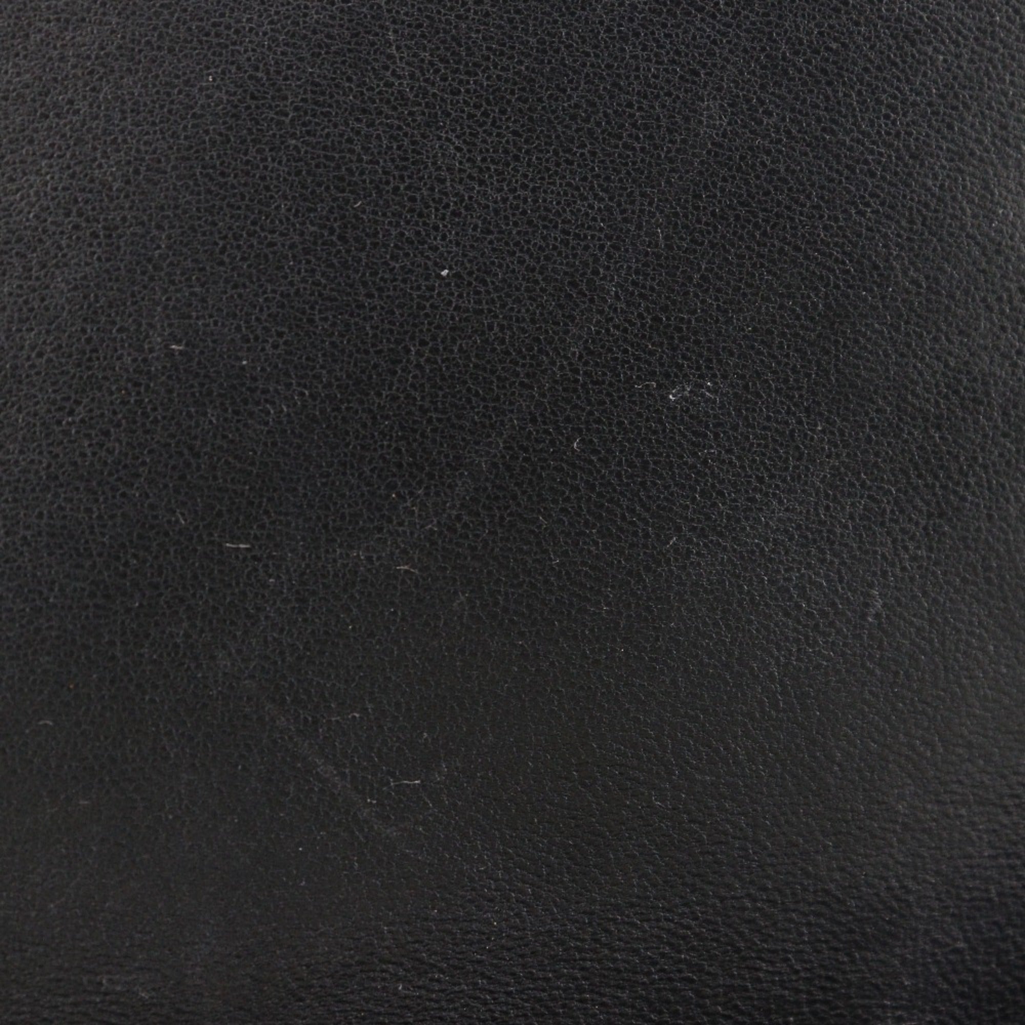Chanel Black Leather Shoulder Bag (Pre-Owned)