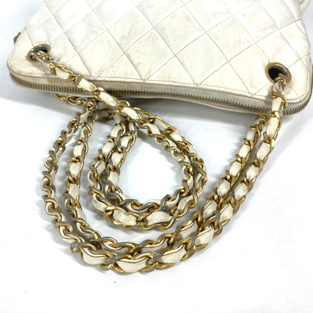 Chanel White Leather Shoulder Bag (Pre-Owned)