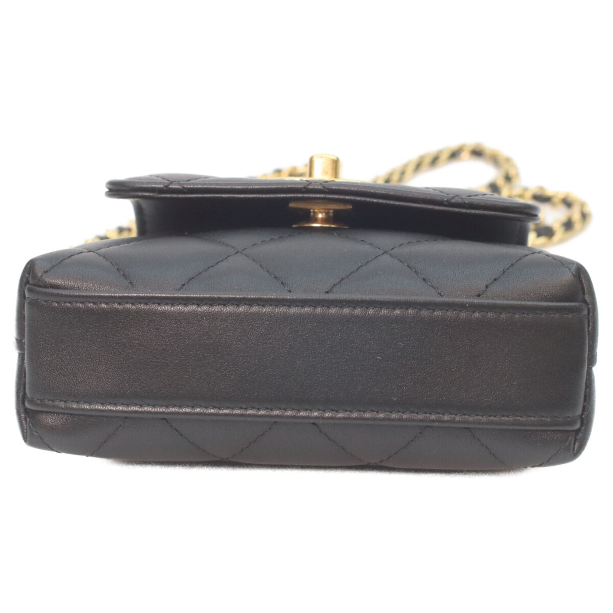 Chanel Black Leather Shoulder Bag (Pre-Owned)