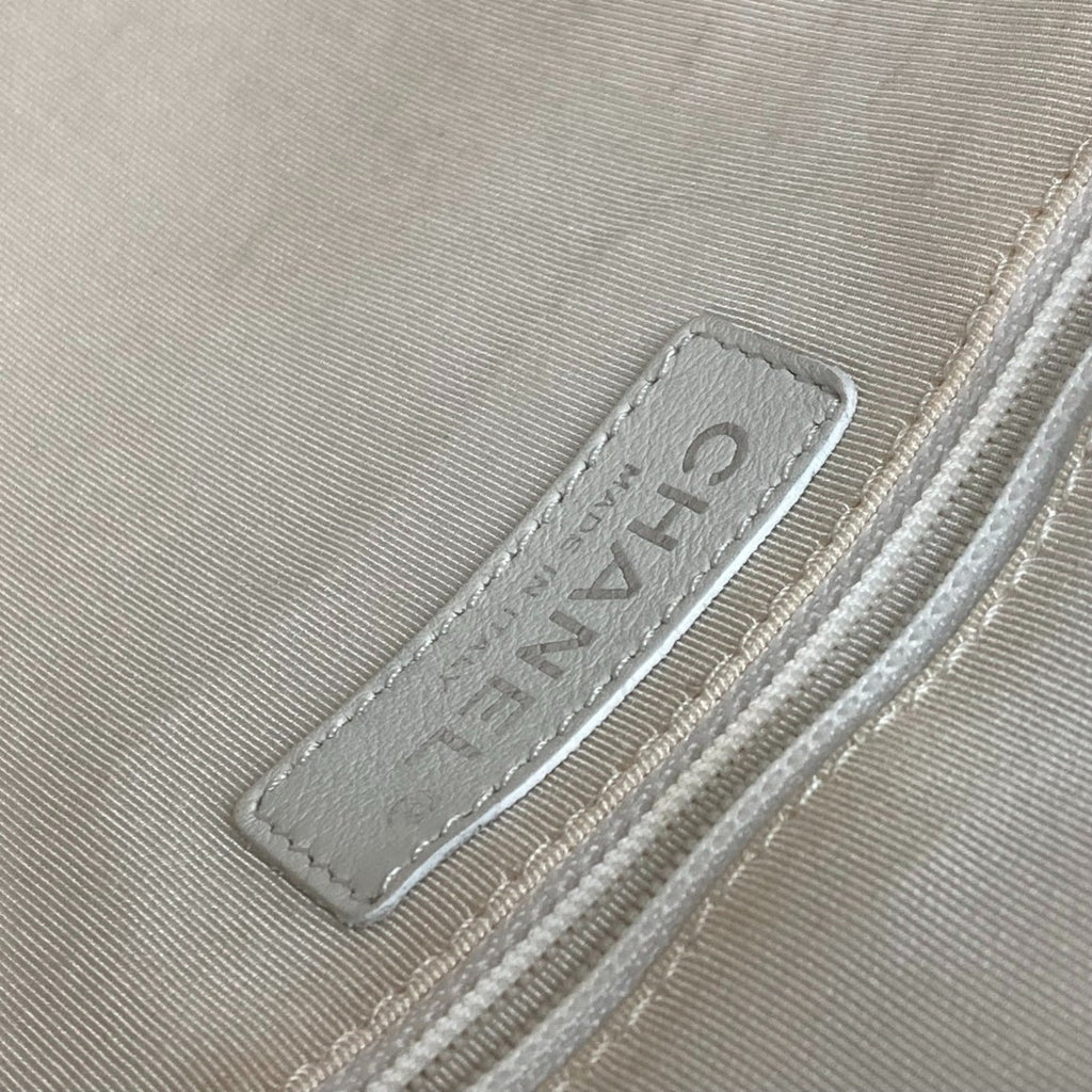 Chanel White Leather Boston Bag (Pre-Owned)
