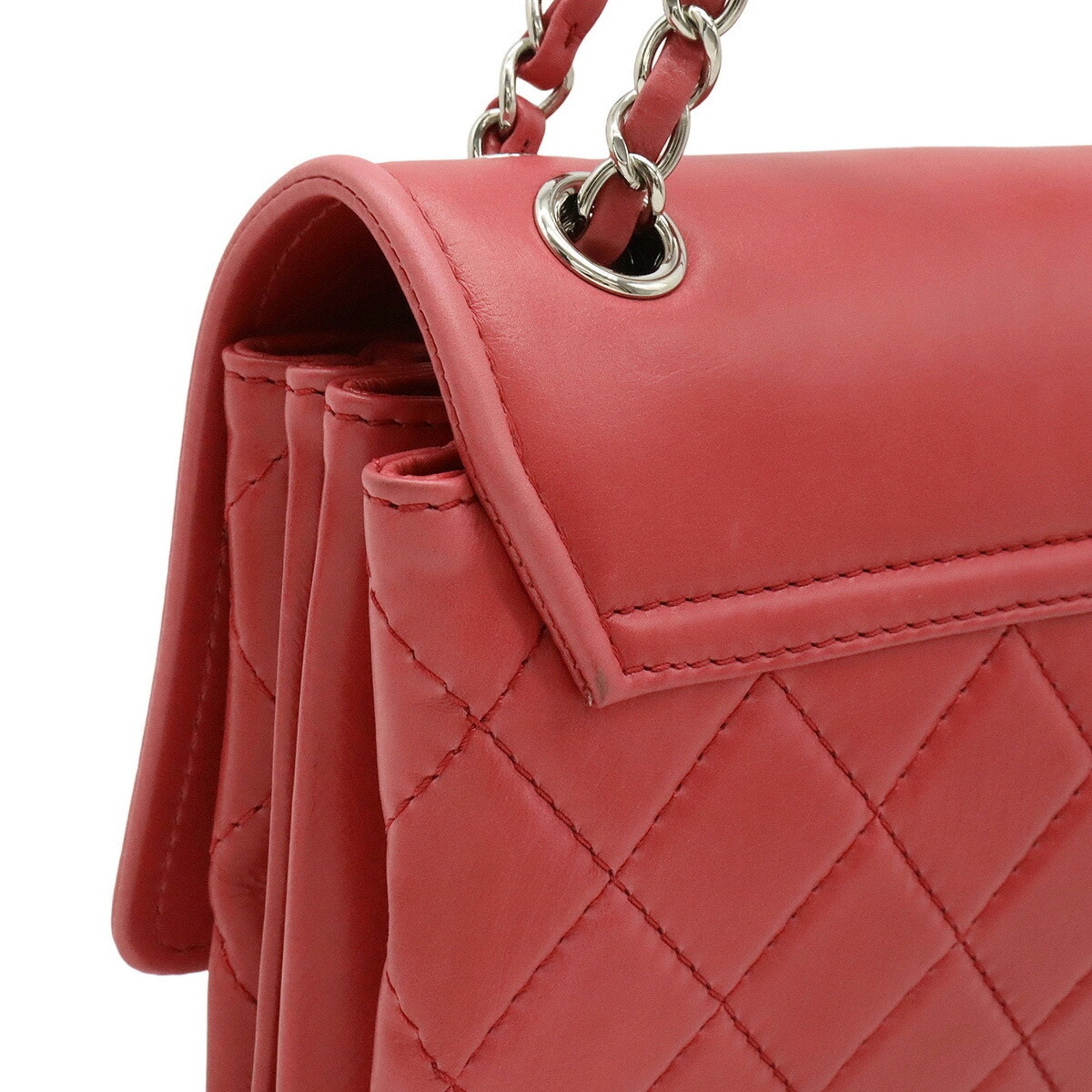 Chanel Pink Leather Shoulder Bag (Pre-Owned)