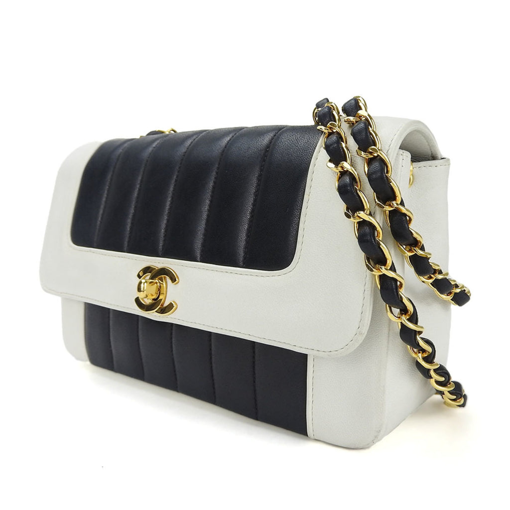 Chanel Navy White Leather Shoulder Bag (Pre-Owned)