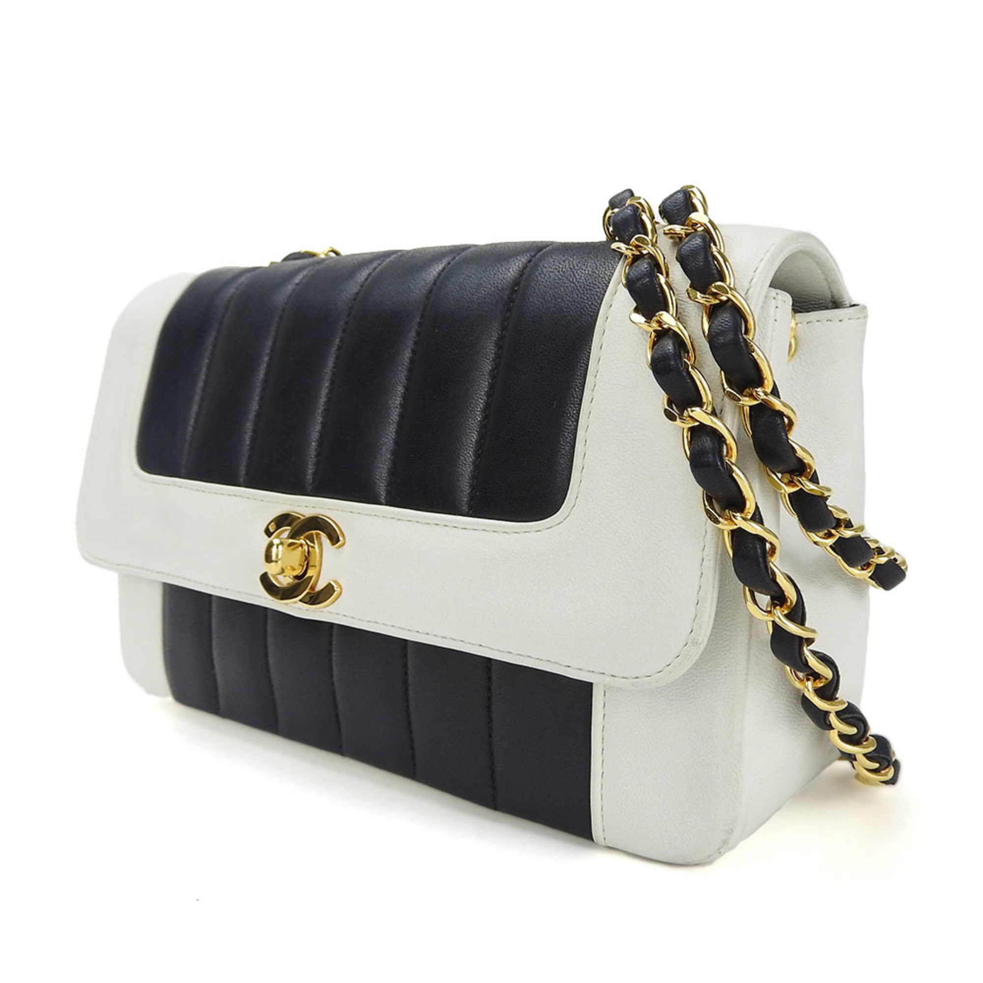 Chanel Navy White Leather Shoulder Bag (Pre-Owned)