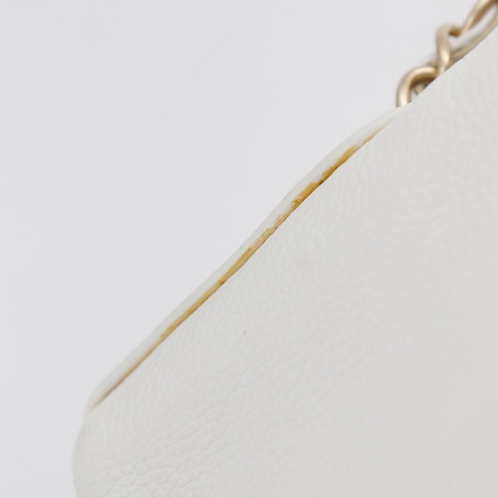 Chanel White Leather Shoulder Bag (Pre-Owned)
